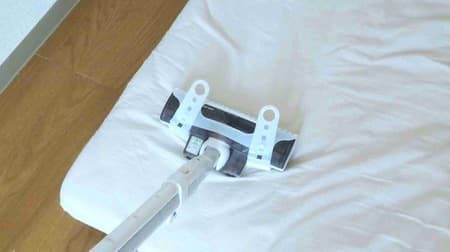 You can use Hundred yen store "vacuum cleaner cover for futon"! Just wrap it around your vacuum cleaner to clean curtains and sofas