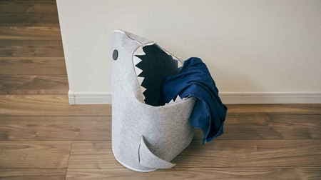 A shark invades your room! Villevan "shark storage" seems to be fun to clean up