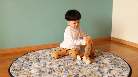 Winnie the Pooh reading books on blankets and rugs! Limited collaboration item of Salyu