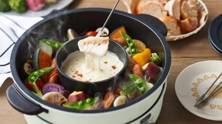 Multi-purpose "electric grill pot" from Toffy--for hot pot dishes, cheese fondue, and takoyaki plates