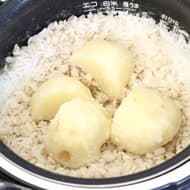 お米と同時に炊飯器で！ジャガイモの簡単調理法--ほくほく食感、ポテサラやじゃがバターに