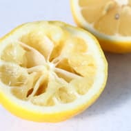 捨てないで！レモンの皮は電子レンジ掃除におすすめ--油汚れが簡単すっきり