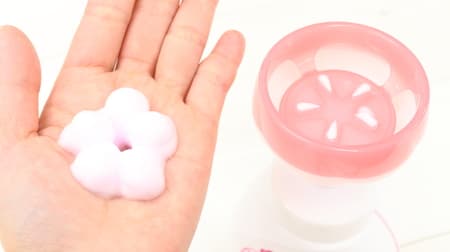 Cute limited edition ♪ "Biore u Foam Stamp Hand Soap A type that comes out with flowers Pink flower type" --Fun hand wash with bubbles like cherry blossoms