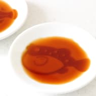 お魚の絵が浮き出る♪100均の可愛い醤油皿 -- 醤油の濃淡が生み出すギミック