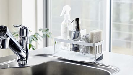 Convenient sink ♪ "Sponge & brush holder to hang on the faucet" from Yamazaki Kogyo --Holders for milk cartons and PET bottles