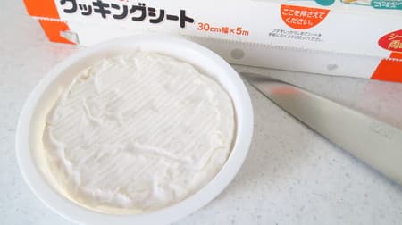 包丁がべったりしない♪ カマンベールチーズのきれいな切り方 -- クッキングシートで簡単に