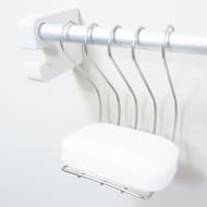 浴室に便利な100均「ハンギングステンレスソープホルダー」 -- 石けんが乾きやすく清潔感ある見た目