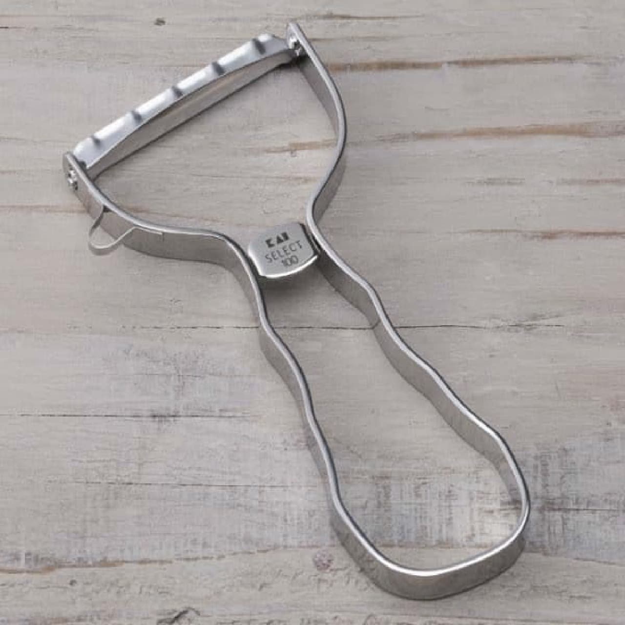 Kai-mark T-shaped peeler that fits in your hand with its asymmetrical shape