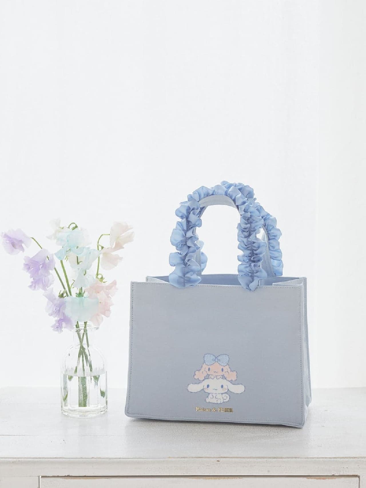 Maison de FLEUR will start accepting orders for Sanrio's Cinnamoroll special collection from March 6th. Featured items such as tote bags and pouches are now available Image 2