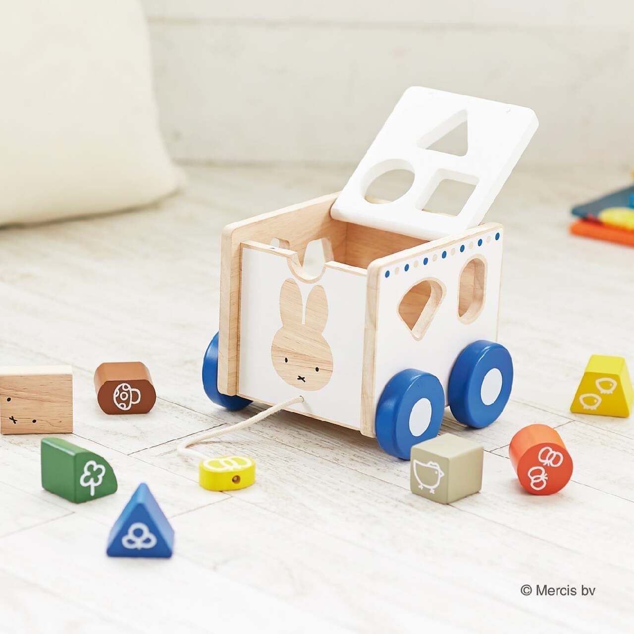 Nichigan to Launch New Wooden Toys to Enjoy the World of Miffy! The toys are made of natural wood and are safe for infants and toddlers.