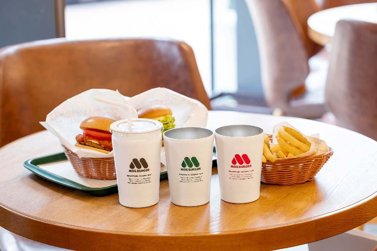 MOS BURGER Vacuum Insulated Drink Cup Tumbler BOOK" from MOS BURGER will be newly released at FamilyMart and Takarajimasya EC on May 11! Stylish tumbler in the shape of a paper cup Image 1